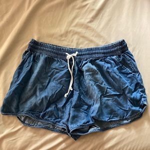 Paper bag shorts, tie waist, pockets